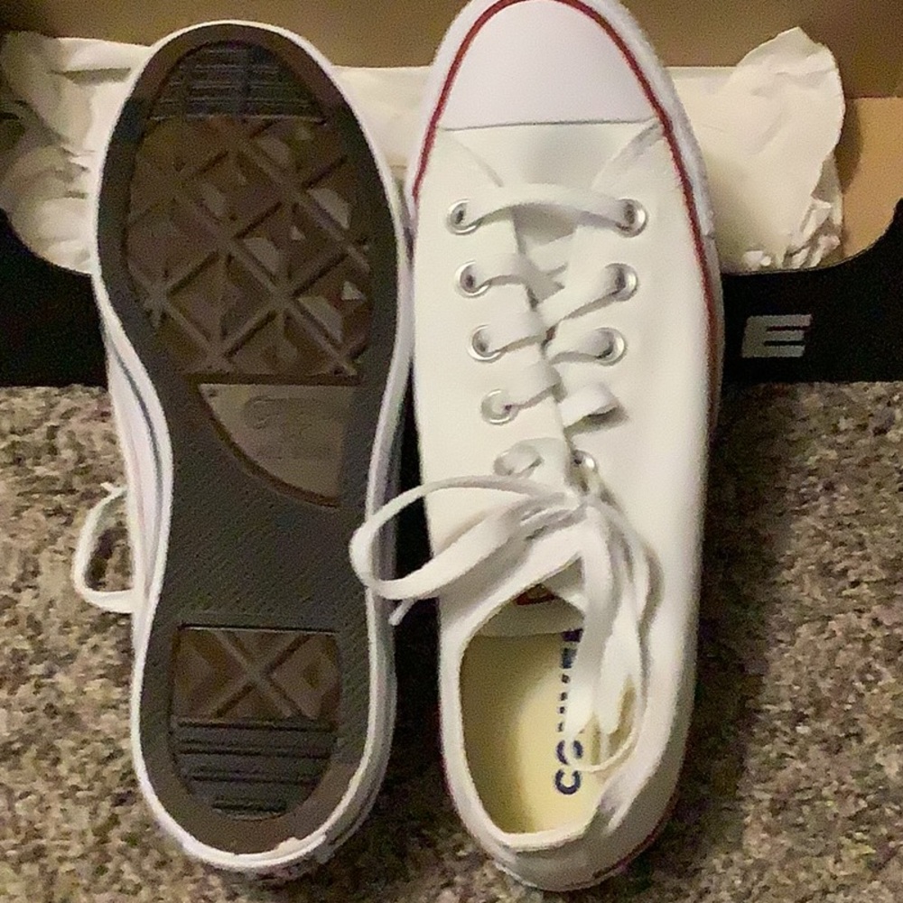 Converse low tops Optical white, new 8.5